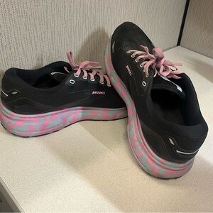 Brooks Women's Black and Pink Running Shoes